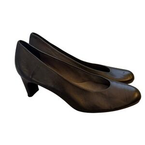 Stuart Weitzman Women's Black Leather Almond Toe Slip On Pumps 5‎ 1/2 M